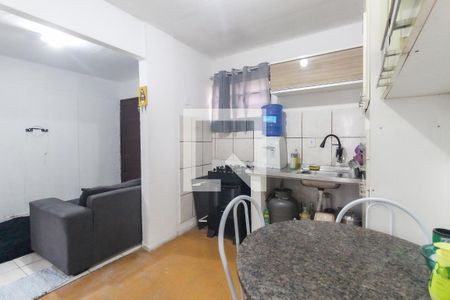 Cozinha de apartamento para alugar com 2 quartos, 48m² em Conjunto Residencial José Bonifácio, São Paulo