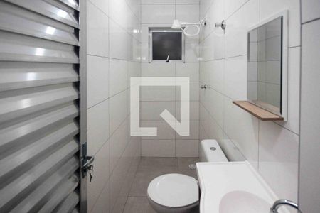 Banheiro Social de casa para alugar com 1 quarto, 35m² em Jardim Marília, São Paulo