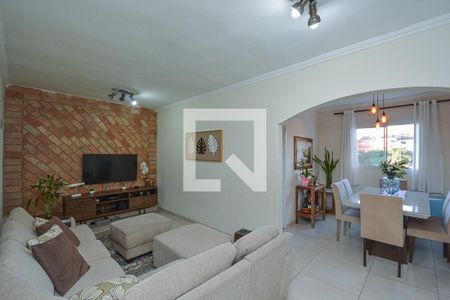 Sala de TV de casa à venda com 3 quartos, 350m² em Parque Colonial, São Paulo