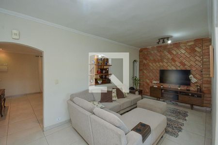 Sala de TV de casa à venda com 3 quartos, 350m² em Parque Colonial, São Paulo