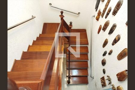 Escada de casa para alugar com 3 quartos, 160m² em Tatuapé, São Paulo
