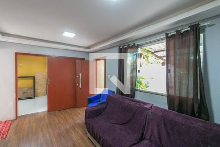 Casa à venda com 4 quartos, 210m² em Conjunto Helena Antipoff, Belo Horizonte