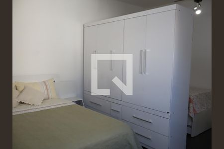 Quarto de casa para alugar com 1 quarto, 80m² em Quinta da Paineira, São Paulo