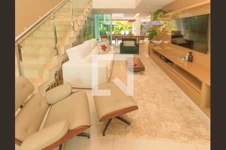 Sala de TV de casa de condomínio para alugar com 5 quartos, 580m² em Alphaville Ii, Salvador