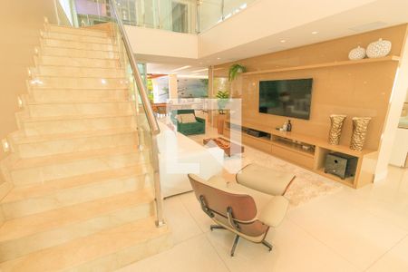 Sala de TV de casa de condomínio para alugar com 5 quartos, 580m² em Alphaville Ii, Salvador