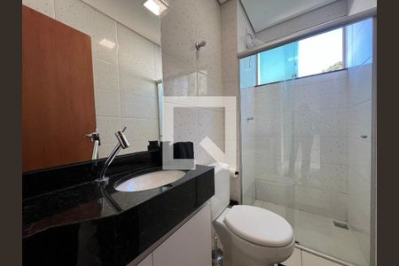Banheiro Social de apartamento à venda com 3 quartos, 220m² em Cabral, Contagem