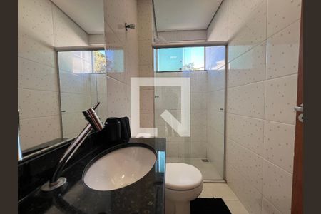 Banheiro Social de apartamento à venda com 3 quartos, 220m² em Cabral, Contagem