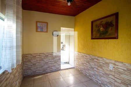 Sala de casa para alugar com 2 quartos, 70m² em Sete Pontes, São Gonçalo