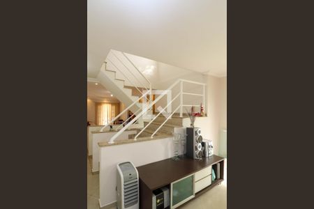 Escada de casa para alugar com 3 quartos, 188m² em Jardim America, Taboão da Serra