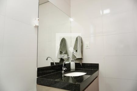 Banheiro Social de apartamento à venda com 2 quartos, 70m² em Jardim Industrial, Contagem