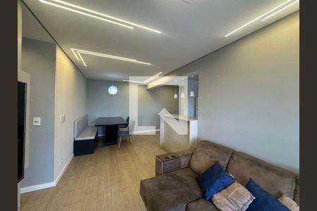 Sala de apartamento para alugar com 3 quartos, 74m² em Jardim Tupanci, Barueri