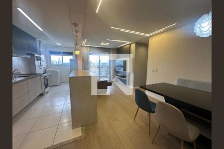 Sala de apartamento para alugar com 3 quartos, 74m² em Jardim Tupanci, Barueri
