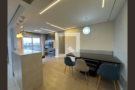 Sala de apartamento para alugar com 3 quartos, 74m² em Jardim Tupanci, Barueri