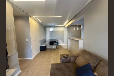 Sala de apartamento para alugar com 3 quartos, 74m² em Jardim Tupanci, Barueri