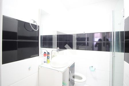 Banheiro de apartamento para alugar com 1 quarto, 38m² em Jardim Dona Leopoldina, Porto Alegre