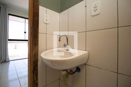 Banheiro da Suíte de kitnet/studio para alugar com 1 quarto, 28m² em Bl E, Brasília