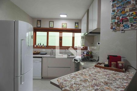 Casa de Condomínio à venda com 4 quartos, 333m² em Morada dos Pinheiros (aldeia da Serra), Barueri