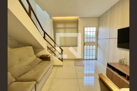 Casa à venda com 2 quartos, 60m² em João Pinheiro, Belo Horizonte