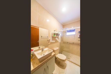 Banheiro Social de casa à venda com 3 quartos, 182m² em Vila Pires, Santo André
