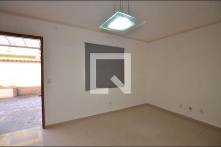 Sala de casa à venda com 2 quartos, 74m² em Vila Valqueire, Rio de Janeiro