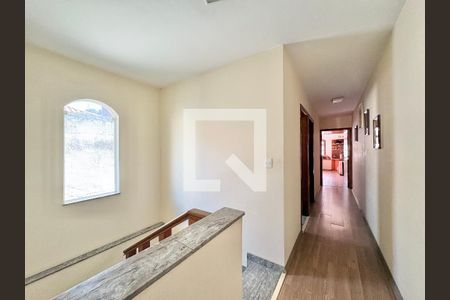 Corredor dor Quartos  de casa à venda com 3 quartos, 140m² em Jardim Santo Elias, São Paulo