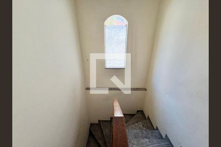 Escada de casa à venda com 3 quartos, 140m² em Jardim Santo Elias, São Paulo