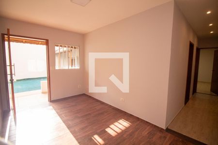 Sala de casa para alugar com 2 quartos, 120m² em Vila Fazzeoni, São Paulo