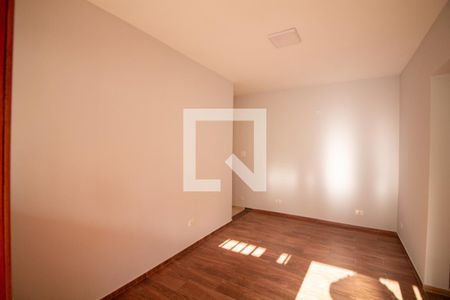 Sala de casa para alugar com 2 quartos, 120m² em Vila Fazzeoni, São Paulo