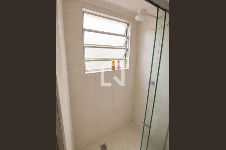 Banheiro de apartamento à venda com 1 quarto, 52m² em Parque Sao Vicente, Santo André