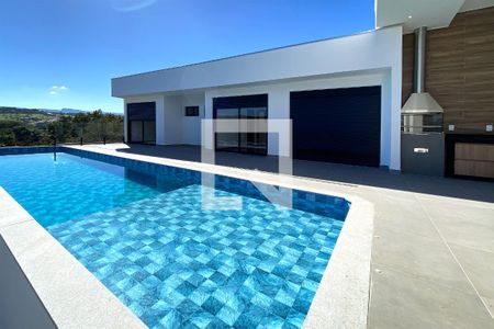 Piscina de casa de condomínio à venda com 3 quartos, 330m² em Gran Royalle Casa Branca, Brumadinho