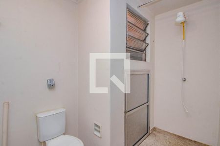Banheiro de apartamento para alugar com 1 quarto, 45m² em Bom Jesus, Porto Alegre