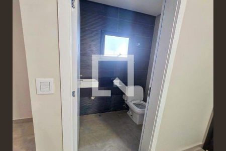 Banheiro de casa de condomínio à venda com 3 quartos, 200m² em Villas do Jaguarí, Santana de Parnaíba