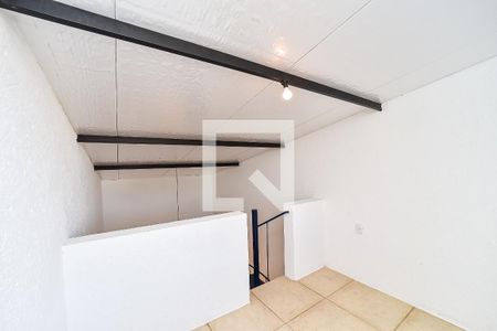 Quarto/Mezanino de kitnet/studio para alugar com 1 quarto, 31m² em Rubem Berta, Porto Alegre