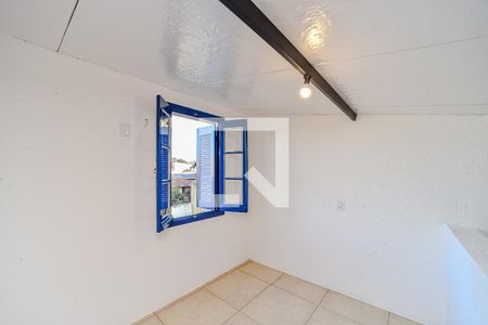 Quarto/Mezanino de kitnet/studio para alugar com 1 quarto, 31m² em Rubem Berta, Porto Alegre