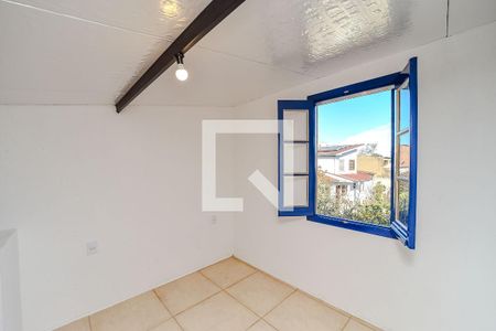 Quarto/Mezanino de kitnet/studio para alugar com 1 quarto, 31m² em Rubem Berta, Porto Alegre