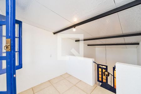 Quarto/Mezanino de kitnet/studio para alugar com 1 quarto, 31m² em Rubem Berta, Porto Alegre