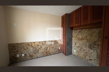 Quarto 1 de casa de condomínio para alugar com 3 quartos, 116m² em Quarteirão Ingelheim, Petrópolis