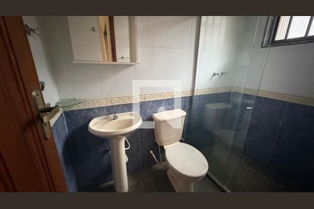 Banheiro Quarto 1 de casa de condomínio para alugar com 3 quartos, 116m² em Quarteirão Ingelheim, Petrópolis