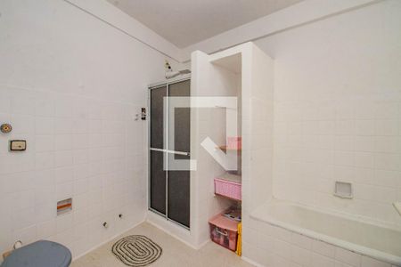 Banheiro de apartamento à venda com 1 quarto, 76m² em Floresta, Porto Alegre
