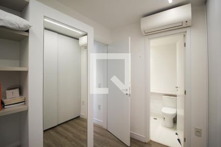 Suíte  de apartamento para alugar com 2 quartos, 73m² em Indianópolis, São Paulo