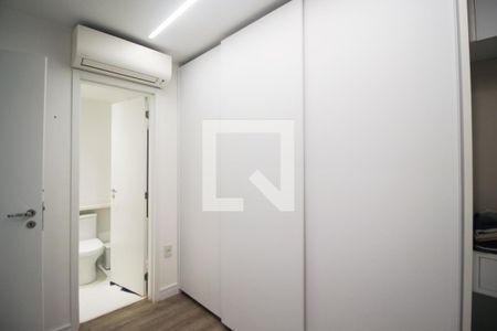 Suíte  de apartamento para alugar com 2 quartos, 73m² em Indianópolis, São Paulo
