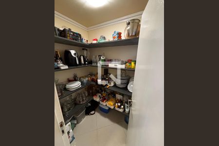 Despensa de casa de condomínio para alugar com 4 quartos, 250m² em Aldeia da Serra, Barueri