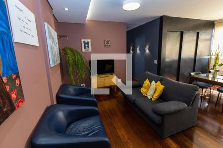 Sala de TV de apartamento para alugar com 3 quartos, 80m² em Santo Antônio, Belo Horizonte