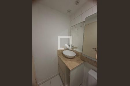 Banheiro de apartamento para alugar com 2 quartos, 54m² em Jardim Itu, Porto Alegre