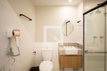 Banheiro de kitnet/studio para alugar com 1 quarto, 40m² em Santo Amaro, São Paulo