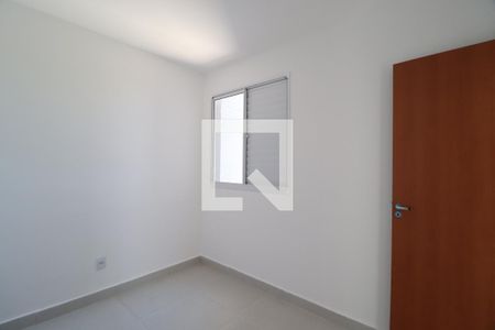 Quarto 1 de apartamento para alugar com 2 quartos, 58m² em Jardim Patricia, Uberlândia
