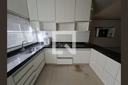 Cozinha de casa para alugar com 3 quartos, 150m² em Jardim Patricia, Uberlândia