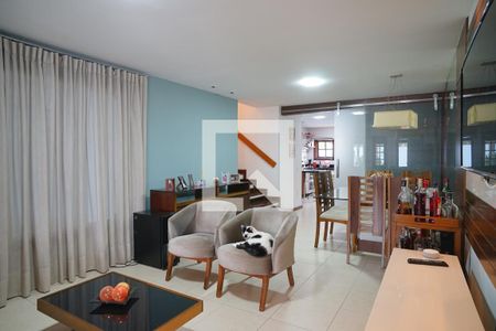 Sala de casa de condomínio para alugar com 3 quartos, 224m² em Caxito Pequeno, Maricá
