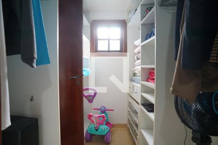 Closet do quarto 1 de casa de condomínio para alugar com 3 quartos, 224m² em Caxito Pequeno, Maricá