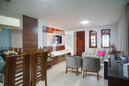 Sala de casa de condomínio para alugar com 3 quartos, 224m² em Caxito Pequeno, Maricá